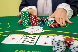 8385